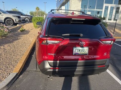 Used 2020 Toyota RAV4 LE w/ Carpet Mat Package AWD/4WD image 8