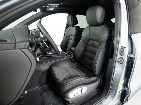 New 2026 Porsche Macan Turbo AWD/4WD image 5