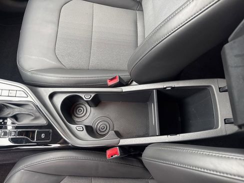 Used 2023 Kia Niro EX image 21