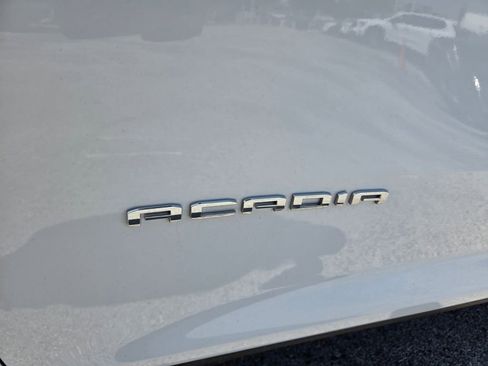 Used 2025 GMC Acadia Elevation image 4