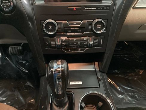 Used 2018 Ford Explorer XLT w/ Equipment Group 201A AWD/4WD image 23