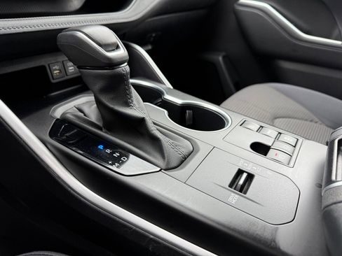 Certified 2025 Toyota Highlander LE image 29