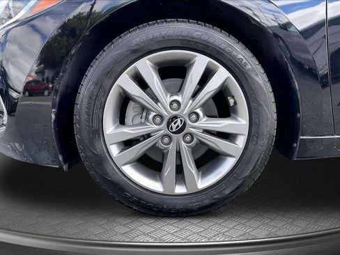 Used 2018 Hyundai Elantra Value Edition FWD image 9