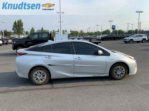 Used 2018 Toyota Prius Four w/ Advanced Technology Package FWD image 8
