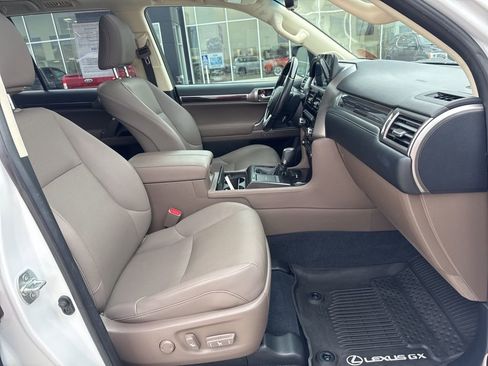 Used 2022 Lexus GX 460 Premium w/ Premium Package image 32