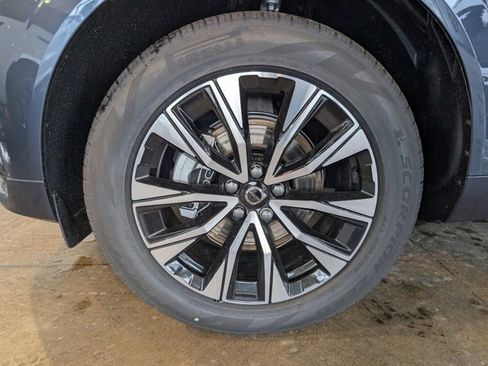 Used 2025 Volvo XC60 B5 Core w/ Protection Package Premier image 7