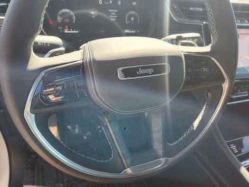 New 2025 Jeep Grand Cherokee Overland w/ Luxury Tech Group IV AWD/4WD image 20