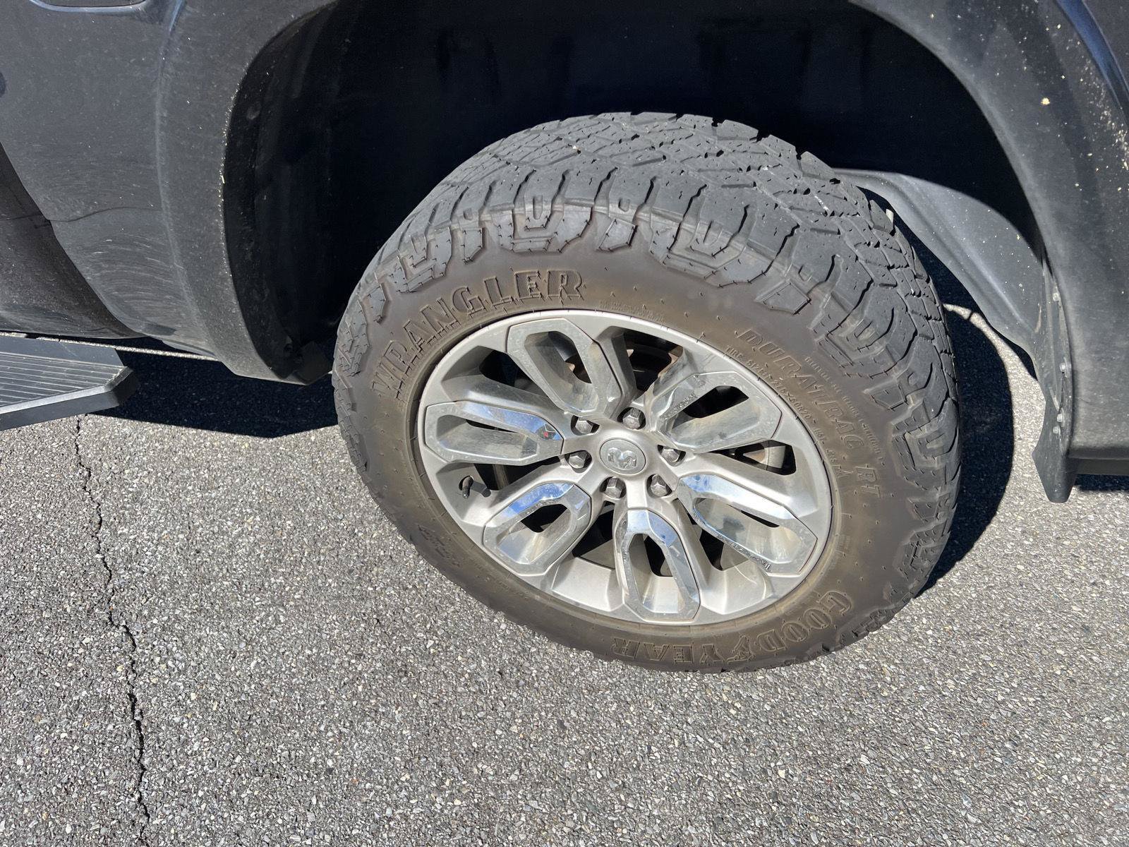 Used 2022 RAM 1500 Laramie AWD/4WD image 11