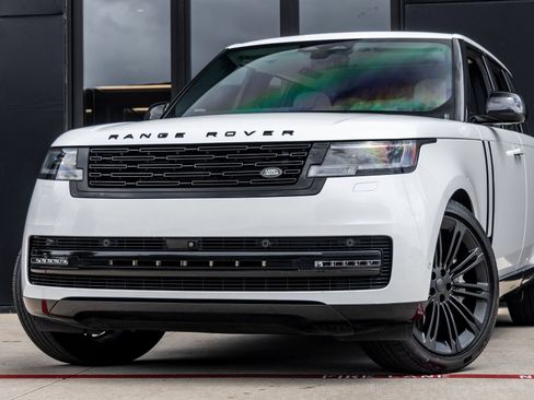 Used 2025 Land Rover Range Rover SE AWD/4WD image 3