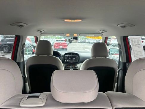 Used 2025 Kia Soul LX FWD image 26