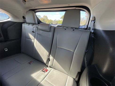 Used 2023 Toyota Highlander Limited image 29