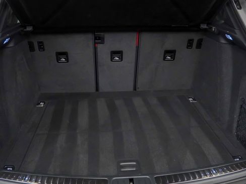 Certified 2025 Porsche Macan image 13