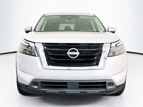 Used 2025 Nissan Pathfinder SV AWD/4WD image 2