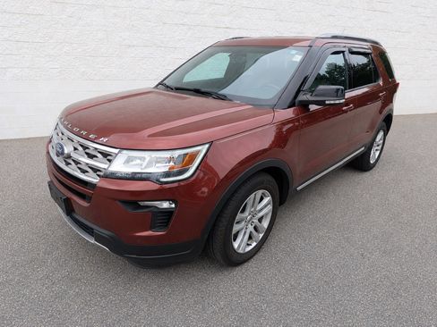 Used 2018 Ford Explorer XLT w/ Equipment Group 202A FWD image 1