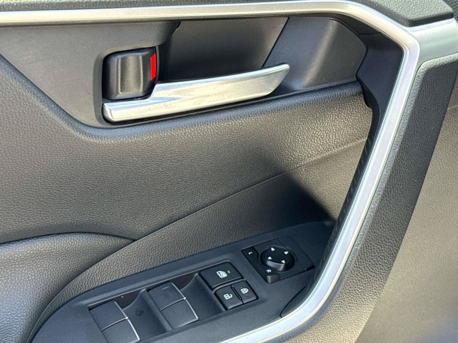 Used 2019 Toyota RAV4 XLE Premium w/ All Weather Liner Package FWD image 22