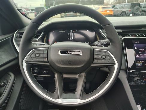 New 2025 Jeep Grand Cherokee 4WD image 16