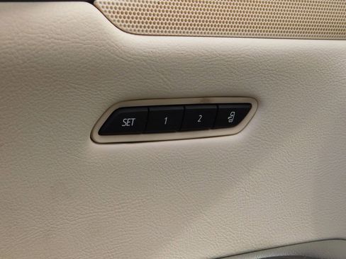 Used 2019 Cadillac XT5 Luxury image 18