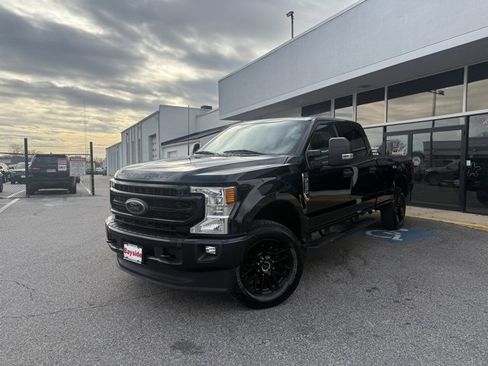 Used 2022 Ford F350 XLT w/ Black Appearance Package image 7