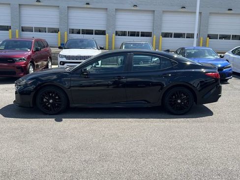 Used 2025 Toyota Camry SE FWD image 2