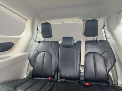 Used 2020 Chrysler Voyager Lxi FWD image 15