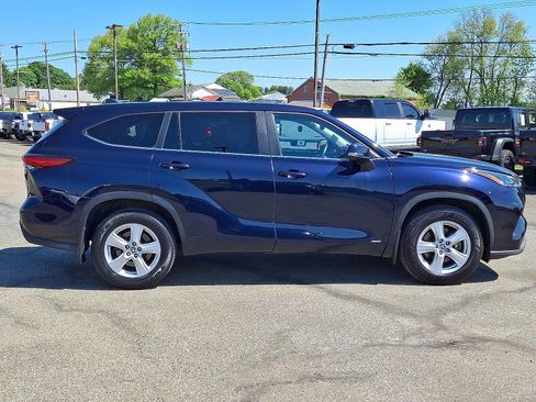 Used 2023 Toyota Highlander LE AWD/4WD image 8