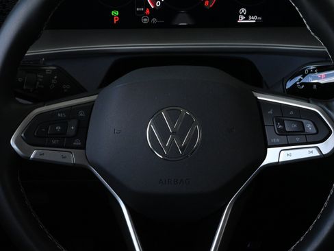Used 2025 Volkswagen Tiguan SE FWD image 27