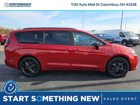 New 2026 Chrysler Pacifica Select image 8