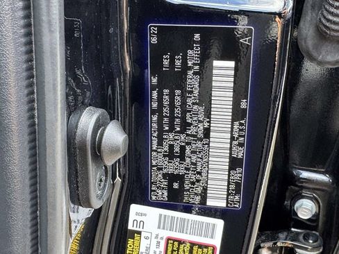 Used 2022 Toyota Highlander XLE AWD/4WD image 29