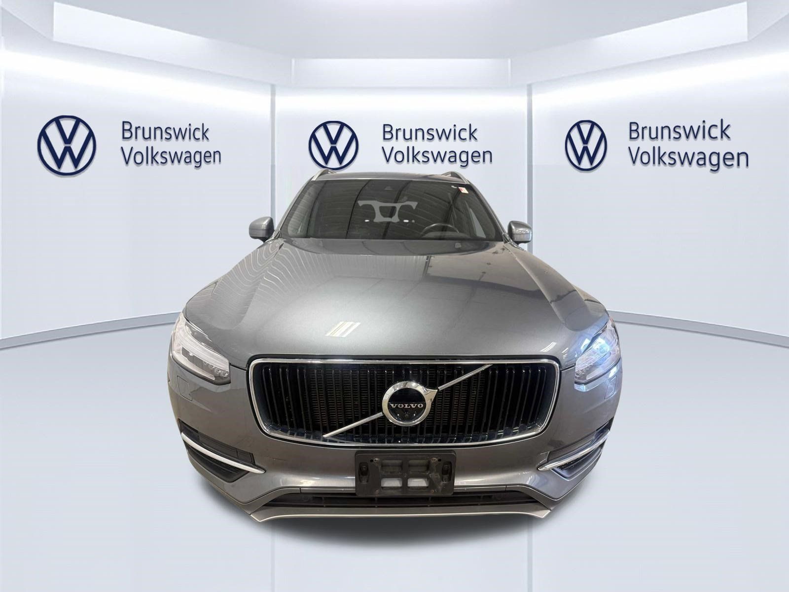 Used 2018 Volvo XC90 T6 Momentum w/ Convenience Package AWD/4WD image 3