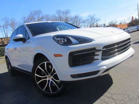 Used 2022 Porsche Cayenne image 2