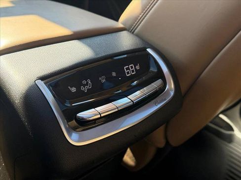 Used 2020 Cadillac XT6 Premium Luxury w/ Platinum Package AWD/4WD image 19