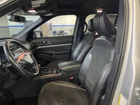 Used 2019 Ford Explorer XLT w/ Equipment Group 202A image 11