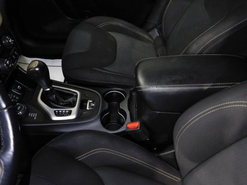 Used 2017 Jeep Cherokee Latitude w/ Comfort & Convenience Group image 34