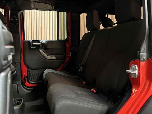 Used 2015 Jeep Wrangler Unlimited Sport w/ Quick Order Package 24S AWD/4WD image 32