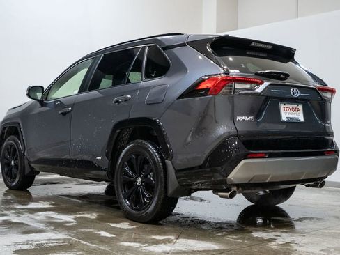 Used 2023 Toyota RAV4 SE image 4