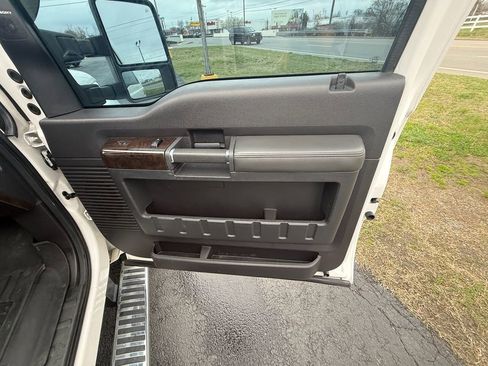 Used 2016 Ford F350 Platinum image 22