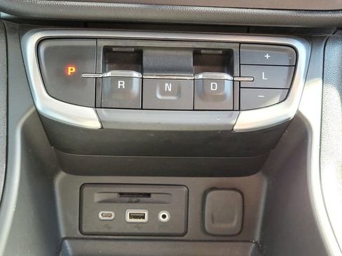 Used 2024 GMC Terrain SLT image 23