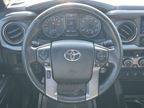 Used 2016 Toyota Tacoma TRD Off-Road w/ Premium & Technology Package AWD/4WD image 23