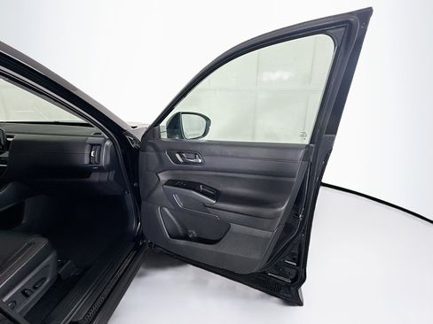 Used 2023 Nissan Pathfinder SL AWD/4WD image 33
