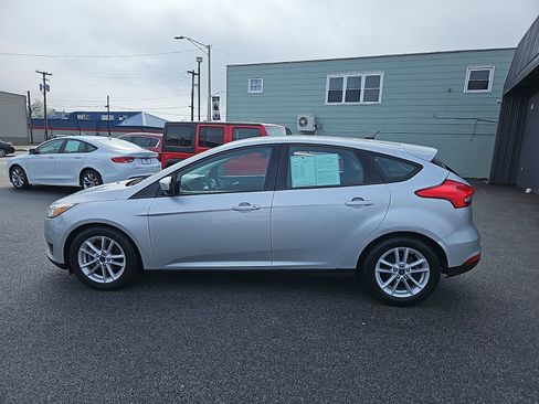 Used 2018 Ford Focus SE FWD image 3