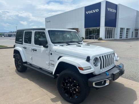 Used 2023 Jeep Wrangler Unlimited Sahara w/ Cold Weather Group AWD/4WD image 2