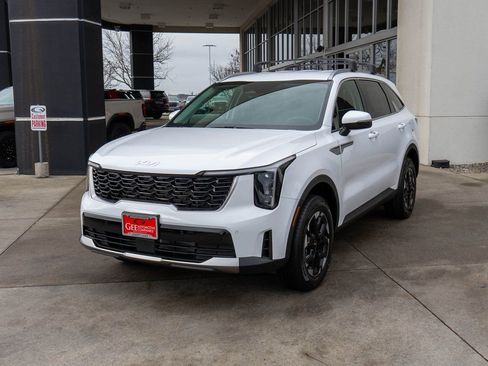 New 2026 Kia Sorento S image 3