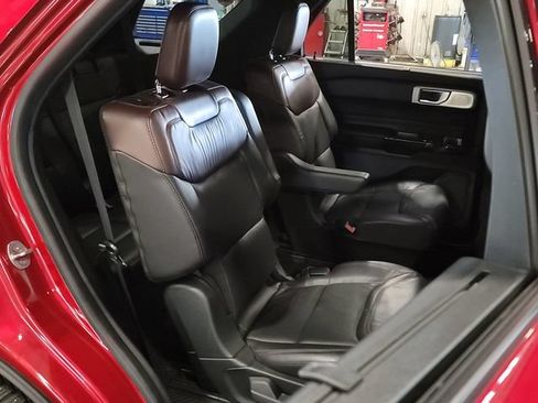 Used 2022 Ford Explorer Platinum w/ Equipment Group 601A AWD/4WD image 22