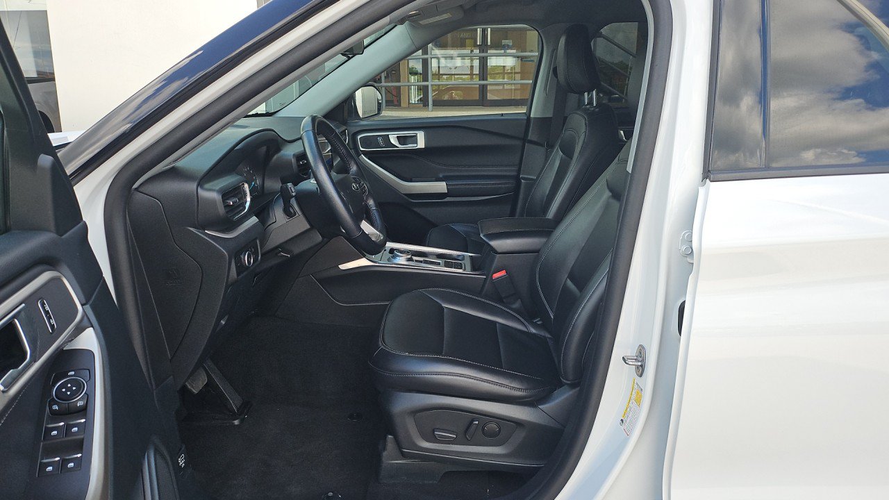 Used 2023 Ford Explorer XLT w/ Equipment Group 202A RWD image 12