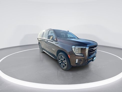 Used 2023 GMC Yukon XL AT4 w/ Technology Package image 2
