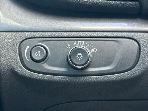 Used 2021 Buick Encore Preferred AWD/4WD image 9