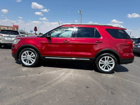 Used 2018 Ford Explorer XLT w/ Equipment Group 202A FWD image 10