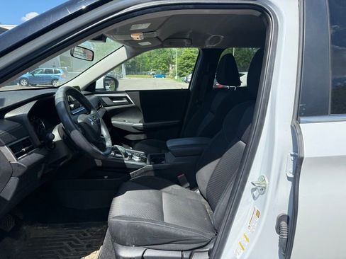 Used 2024 Mitsubishi Outlander ES AWD/4WD image 10