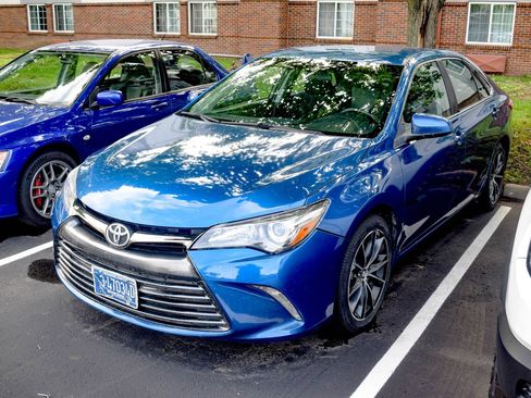 Used 2017 Toyota Camry XSE FWD image 1