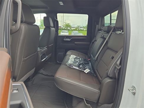 New 2025 GMC Sierra 2500 Denali w/ Denali Reserve Package image 17